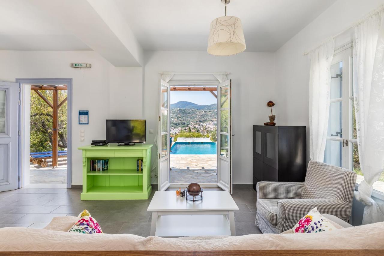 Villa Rodia With Swimming Pool On Island