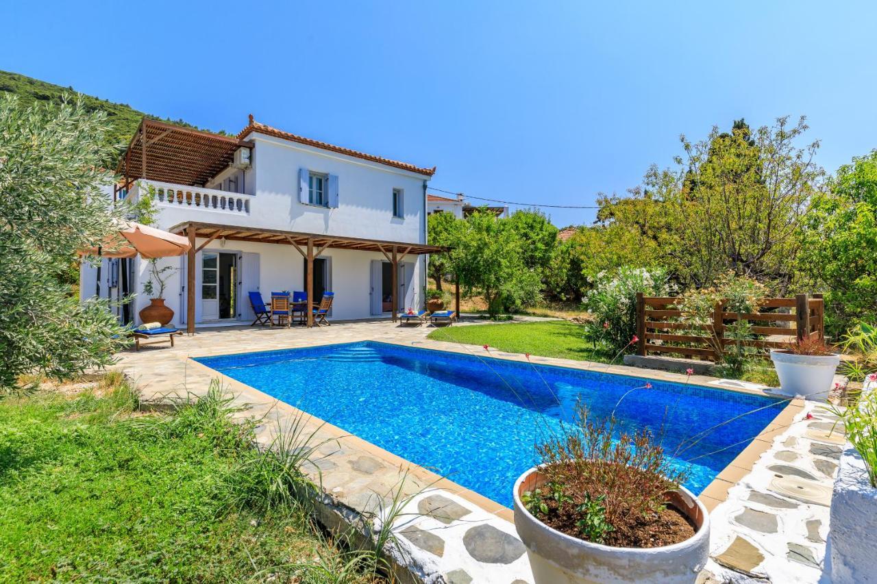 Villa Rodia With Swimming Pool On Island